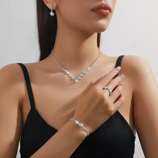 طقم مجوهرات ثلاثي (عقد + أقراط + سوار)